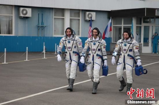 俄“联盟MS-16”载人飞船返回地球 