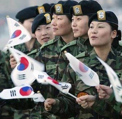 韩国人激烈争执“女性该不该服兵役”