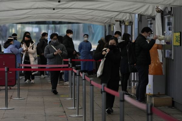 韩国日增确诊病例超2.7万例