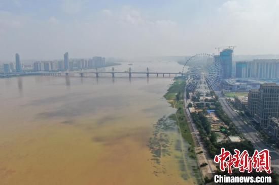 图为2022年航拍赣江江西南昌段主城区附近水域。（资料图） 刘力鑫 摄